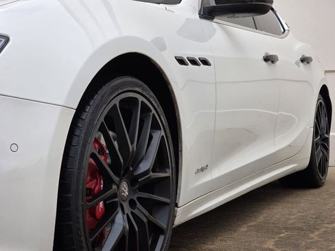 Used 2018 Maserati Ghibli S GranSport image 44