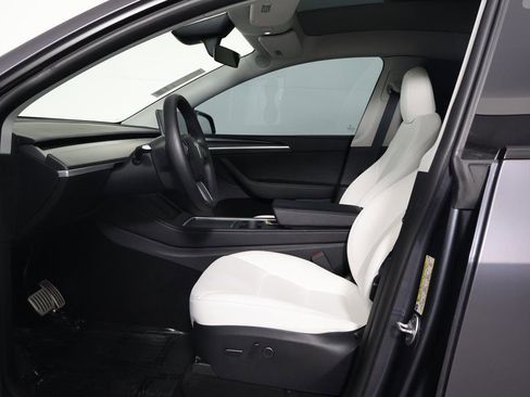 Used 2023 Tesla Model Y Performance image 10