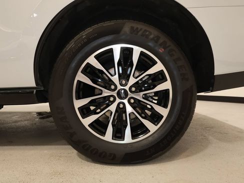 Used 2025 Ford Expedition Platinum AWD/4WD image 36
