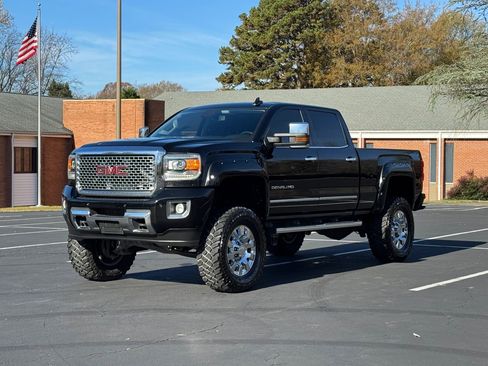Used 2016 GMC Sierra 2500 Denali w/ Duramax Plus Package AWD/4WD image 1