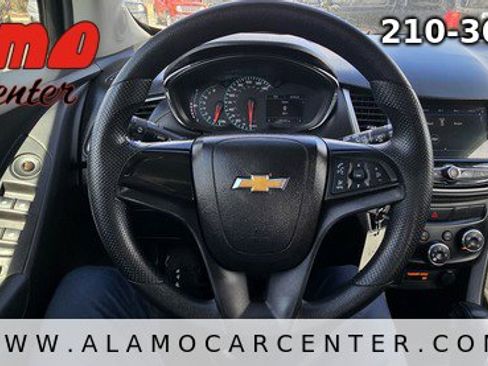 Used 2018 Chevrolet Trax LS image 33