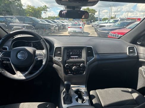 Used 2019 Jeep Grand Cherokee Laredo image 10