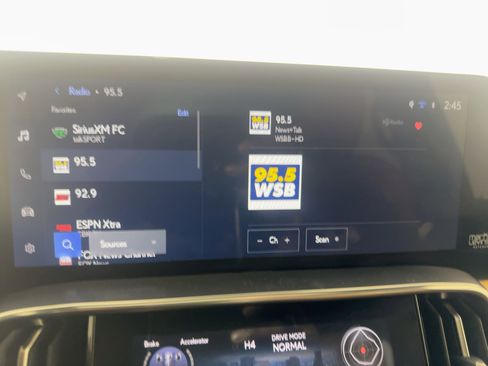 Used 2023 Lexus LX 600 4WD w/ Luxury Package image 18