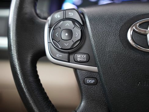 Used 2012 Toyota Camry XLE w/ Leather Pkg FWD image 11