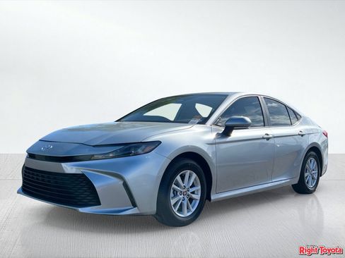 Used 2025 Toyota Camry LE AWD/4WD image 2
