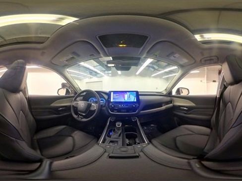 Used 2025 Toyota Grand Highlander AWD Hybrid image 38