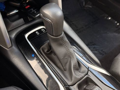 Used 2024 Toyota Corolla Cross XLE image 33