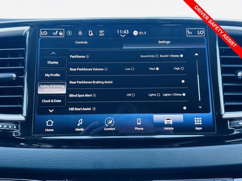 Used 2023 Chrysler Pacifica Touring-L image 8