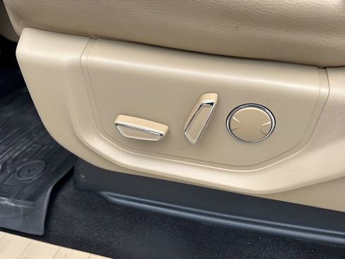 Used 2017 Ford F350 Lariat w/ Lariat Ultimate Package image 10