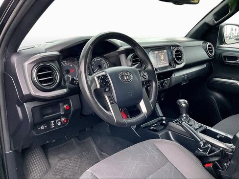 Used 2017 Toyota Tacoma TRD Sport w/ Tow Package image 18