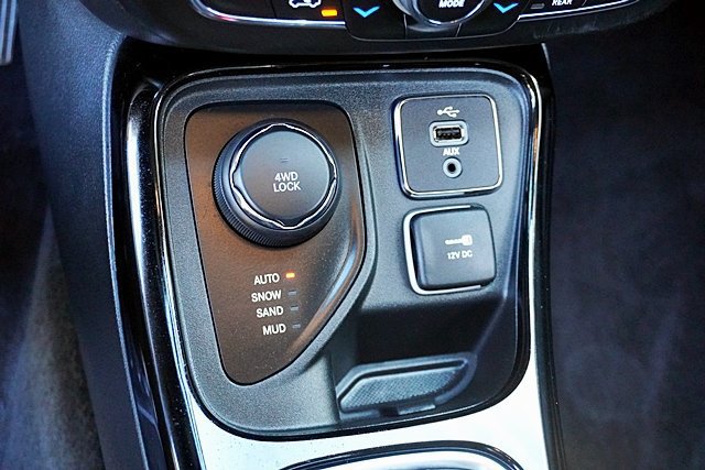 Used 2018 Jeep Compass Limited w/ Navigation Group AWD/4WD image 42