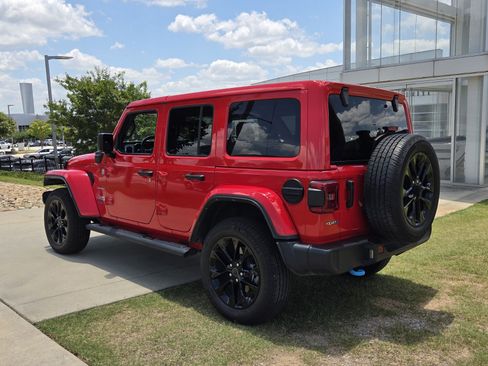 Used 2024 Jeep Wrangler Unlimited Sahara AWD/4WD image 8