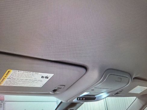 Used 2025 Chevrolet Blazer LT image 11