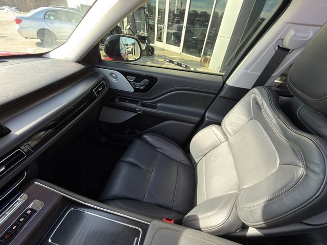 Used 2025 Lincoln Aviator Reserve w/ Equipment Group 201A AWD/4WD image 28