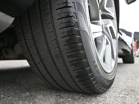 Used 2018 Land Rover Range Rover Sport HSE AWD/4WD image 14