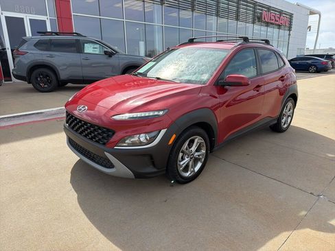 Used 2022 Hyundai Kona SEL image 1