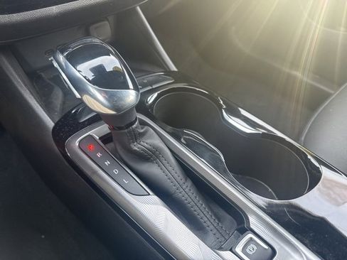 Used 2025 Buick Envista Sport Touring image 11