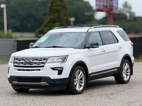 Used 2018 Ford Explorer XLT w/ Equipment Group 202A AWD/4WD image 6