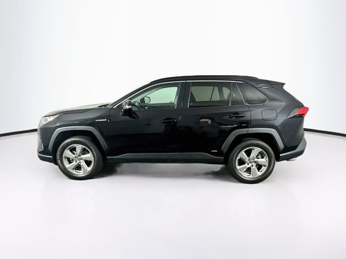 Used 2021 Toyota RAV4 XLE Premium AWD/4WD image 4
