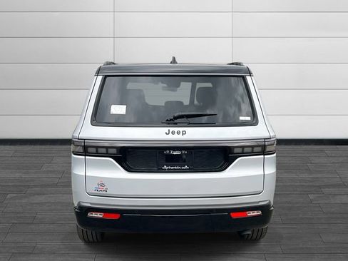 New 2026 Jeep Grand Wagoneer Summit w/ Premium Group III image 4