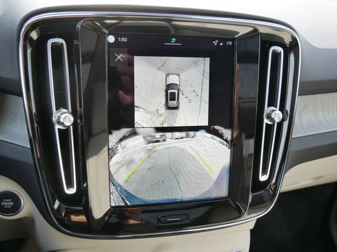 New 2026 Volvo XC40 B5 Ultra w/ Climate Package image 10