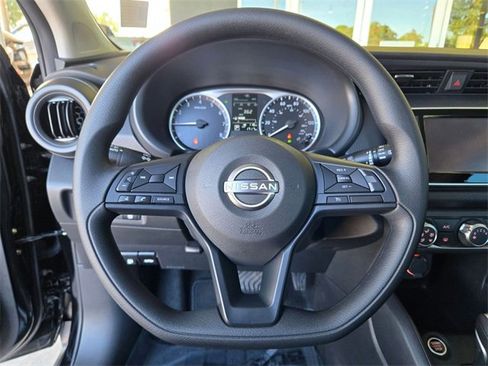 Used 2025 Nissan Kicks Play S image 12