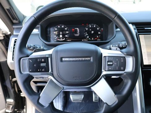 Used 2025 Land Rover Discovery Metropolitan Edition AWD/4WD image 30