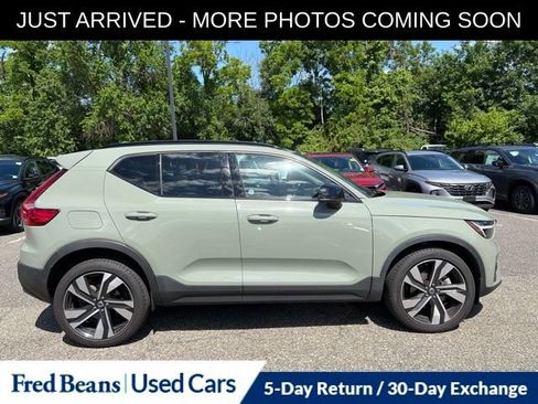 Used 2023 Volvo XC40 B5 Plus w/ Driver Assist Package AWD/4WD image 9