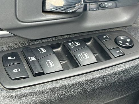 Used 2022 RAM 1500 Classic SLT w/ Electronics Group AWD/4WD image 11