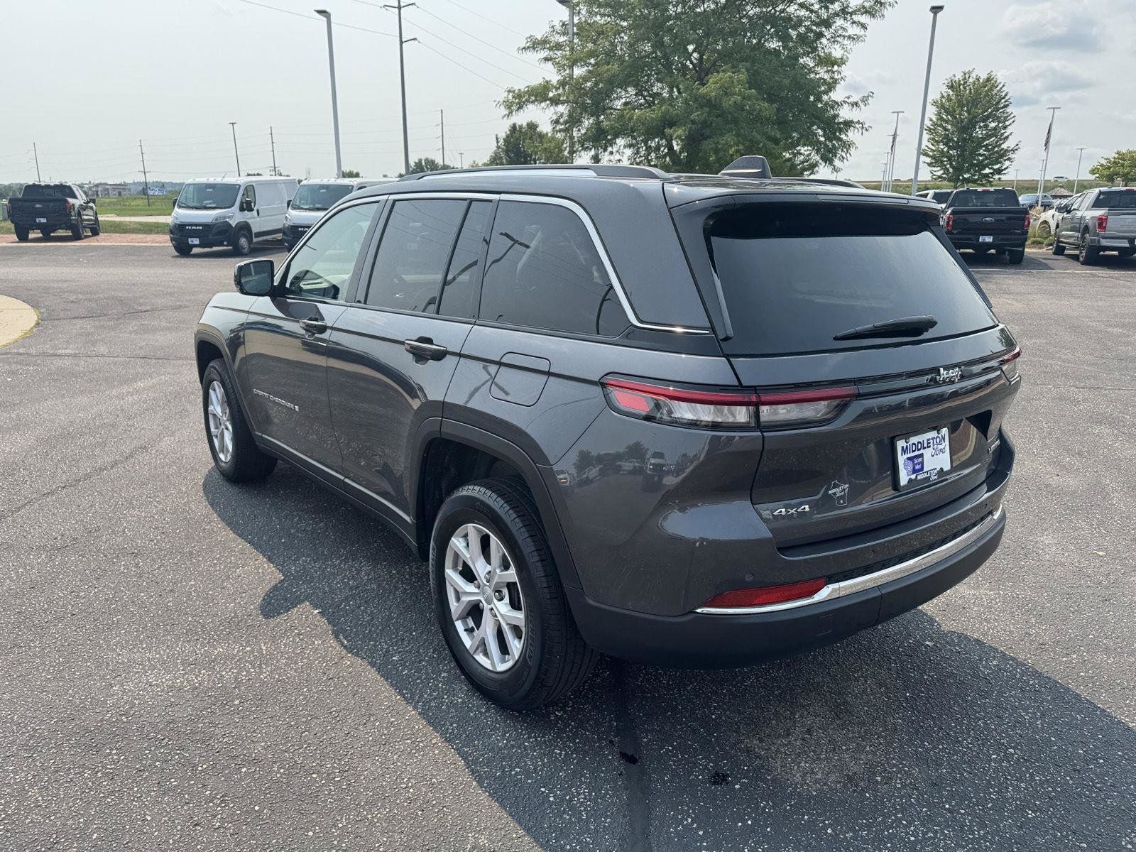 Used 2022 Jeep Grand Cherokee Limited AWD/4WD image 7