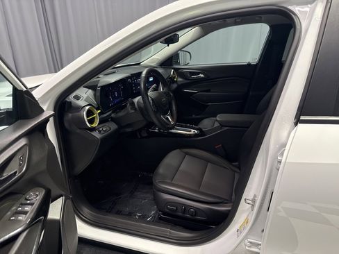 Used 2024 Chevrolet Trax ACTIV w/ Sunroof Package image 8
