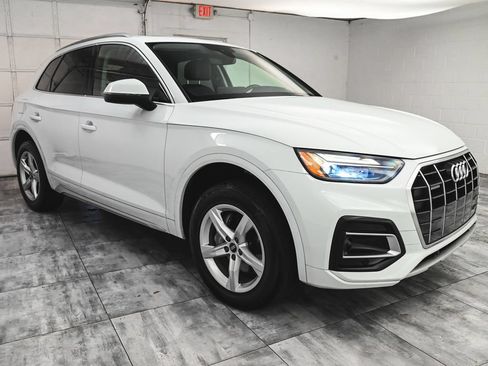 Used 2023 Audi Q5 2.0T Premium w/ Convenience Package AWD/4WD image 3