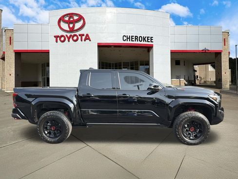 Used 2025 Toyota Tacoma TRD Pro AWD/4WD image 4