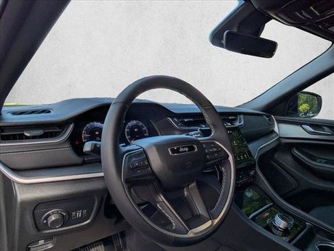 Used 2025 Jeep Grand Cherokee L Laredo w/ Luxury Tech Group I RWD image 10