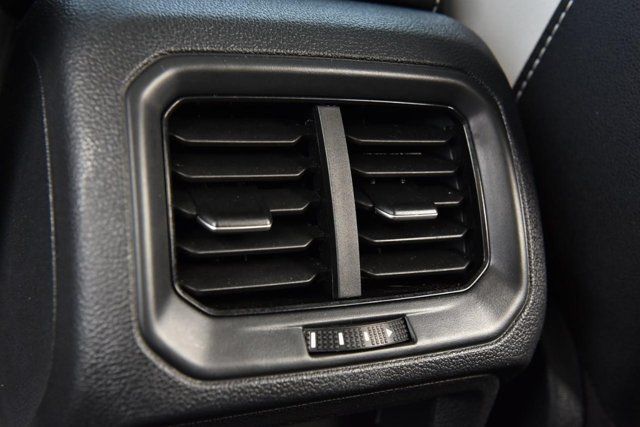 Used 2025 Volkswagen Taos SE AWD/4WD image 23