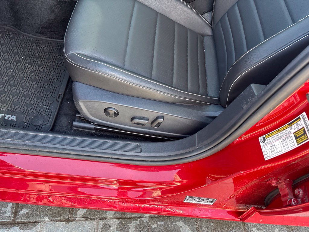 Used 2024 Volkswagen Jetta SE FWD image 19