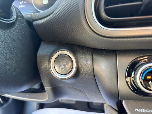 Used 2022 Hyundai Kona Limited FWD image 18