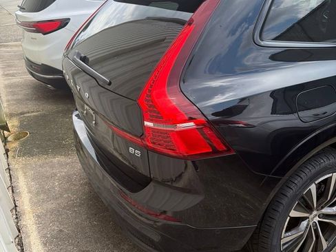 Used 2023 Volvo XC60 B5 Plus w/ Climate Package FWD image 4