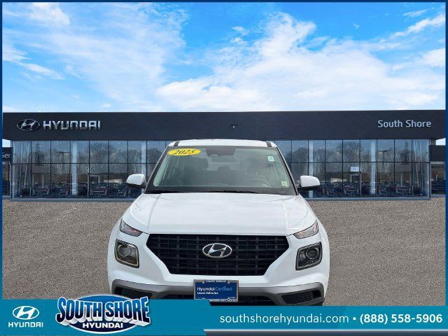 Certified 2025 Hyundai Venue SE FWD image 2