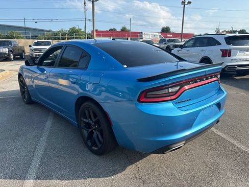Used 2019 Dodge Charger SXT w/ Blacktop Package RWD image 3