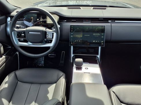 New 2025 Land Rover Range Rover Long Wheelbase SE image 4