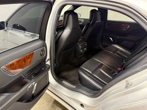 Used 2019 Lincoln Continental Reserve image 28