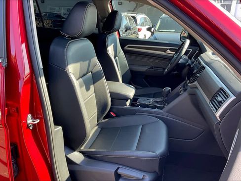 Certified 2023 Volkswagen Atlas SE image 8