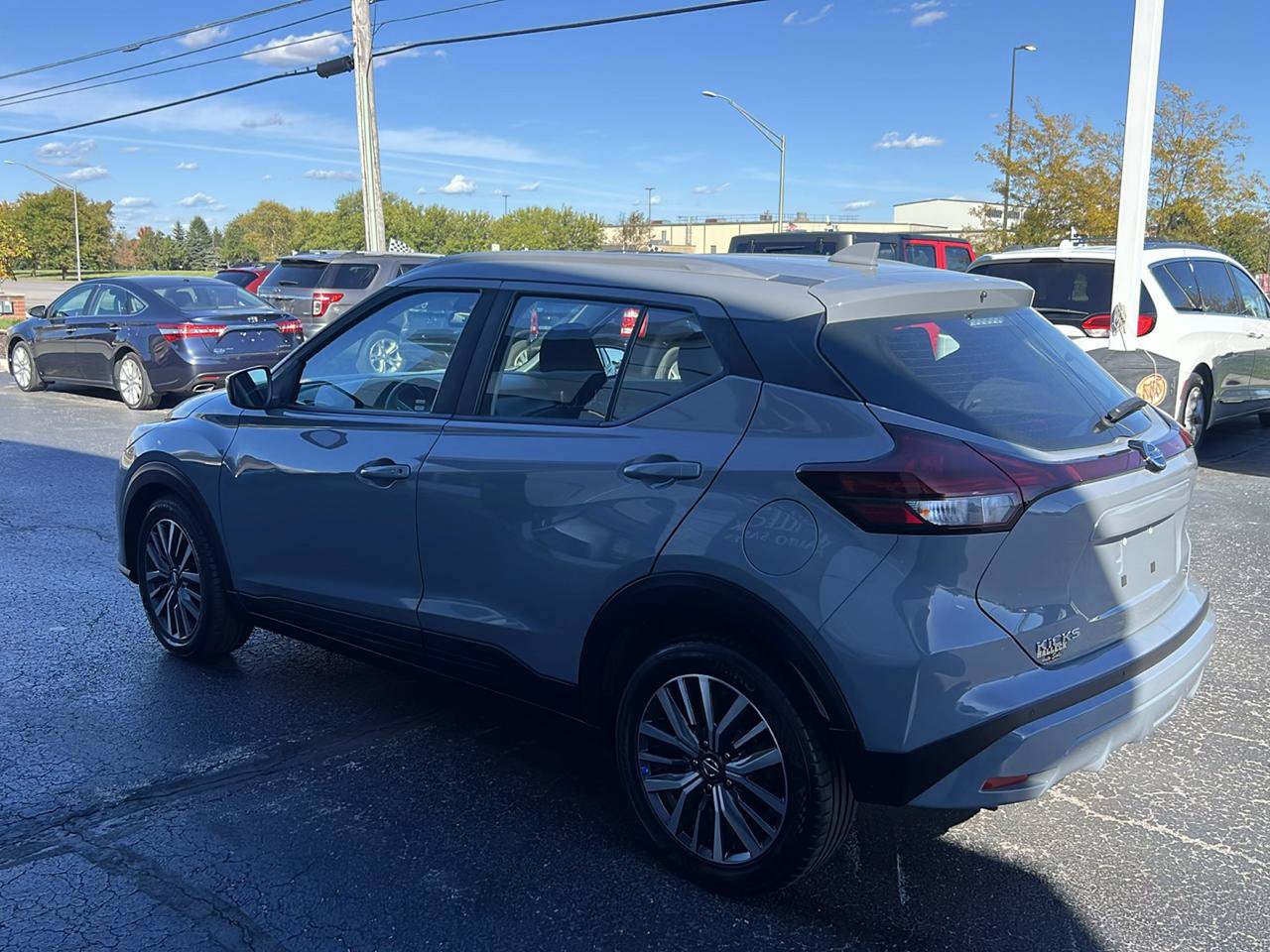 Used 2021 Nissan Kicks SV FWD image 3