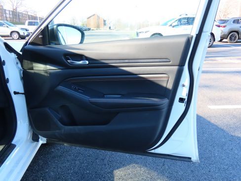 Used 2020 Nissan Altima 2.0 SR image 9