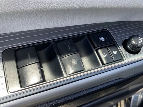 Certified 2026 Toyota Sienna LE FWD image 25