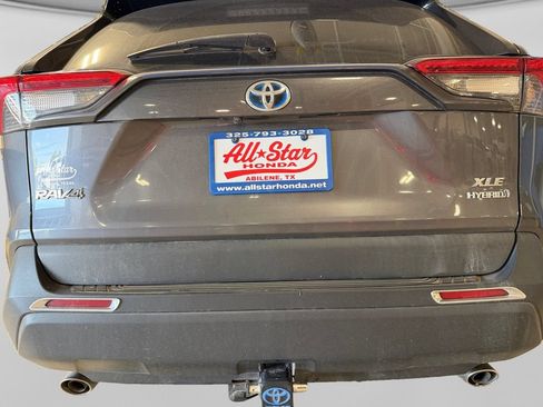 Used 2022 Toyota RAV4 XLE w/ Convenience Package AWD/4WD image 4