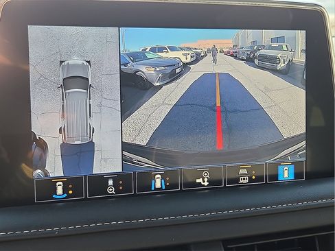 Used 2021 Chevrolet Tahoe Premier w/ Premium Package image 21