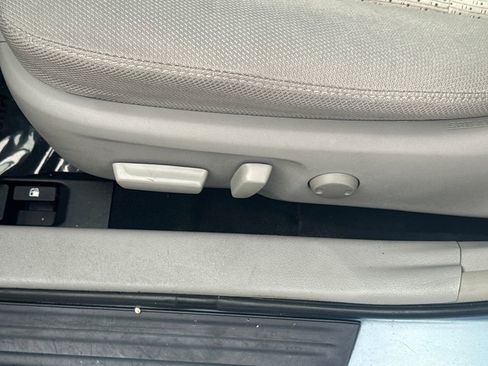 Used 2012 Toyota Camry LE image 47