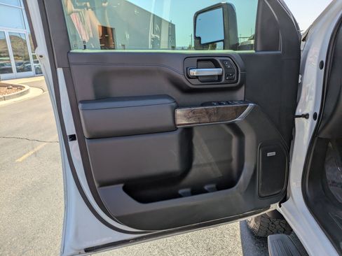 Used 2020 GMC Sierra 2500 Denali w/ Denali Ultimate Package AWD/4WD image 12